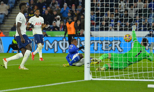 Leicester City 2-3 Tottenham: Kịch bản điên rồ - Ảnh 1.