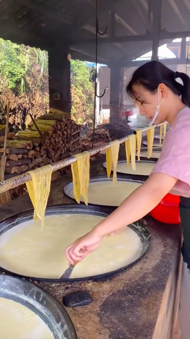 Một món ăn lẩu khoái khẩu của người Việt hoá ra lại có cách làm tỉ mẩn thế này, sang Nhật còn thành món cao cấp trong nhà hàng - Ảnh 1.