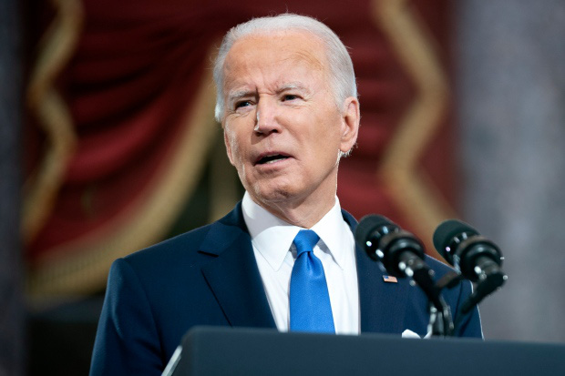 Tượng sáp giống thật 99% của ông Biden và bà Harris làm khách tham quan ngỡ ngàng tưởng Tổng thống xịn - Ảnh 3.