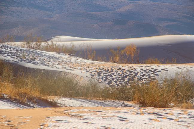 Tuyết rơi nhiều biến sa mạc Sahara thành xứ sở mùa đông - Ảnh 6.