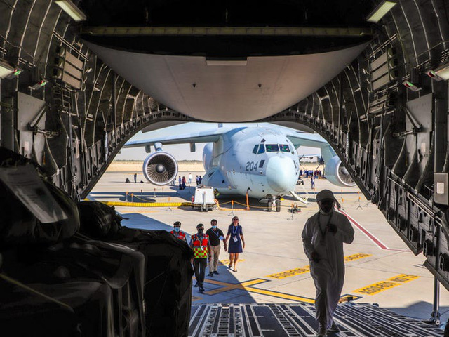 Có gì bên trong ngựa thồ hạng nặng C17 - máy bay vận tải quân sự trị giá 340 triệu USD của không quân Mỹ  - Ảnh 9.