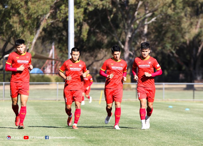 Đội tuyển Việt Nam hứng khởi tập buổi đầu tiên tại Australia - Ảnh 1.