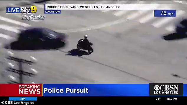 Khoảnh khắc gây sốc người đi xe máy tử vong khi chạy trốn cảnh sát với tốc độ kinh hoàng - Ảnh 3.