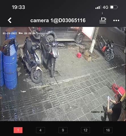 Dán chi chít băng keo chiếc ô tô hư đỗ chắn lối, chủ quán bỗng bị tuýt còi vì một lỗi - Ảnh 3. Dán chi chít băng keo chiếc ô tô hư đỗ chắn lối, chủ quán bỗng bị tuýt còi vì một lỗi - Ảnh 3.