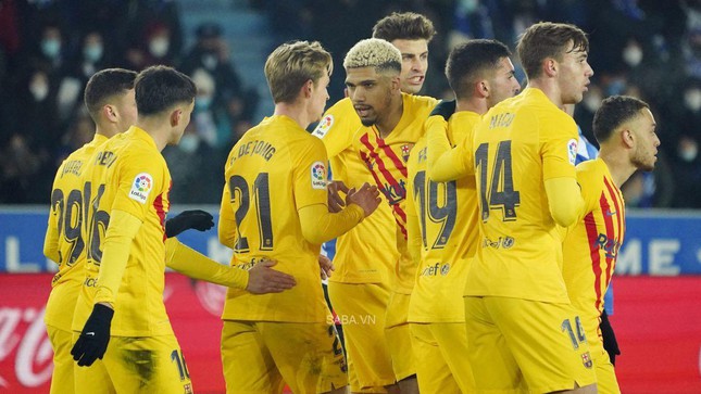  Thắng nhọc Alaves, Barcelona áp sát tốp 4  - Ảnh 2.