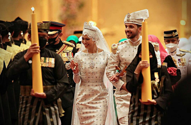 Siêu đám cưới 10 ngày, phủ đầy vàng và kim cương của công chúa hoàng gia giàu nhất thế giới - Ảnh 2.