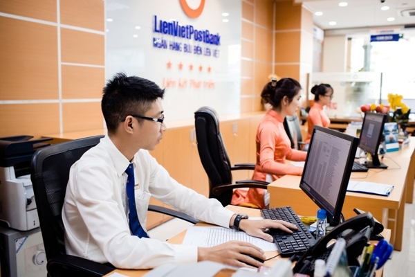 Đấu giá toàn bộ cổ phần của LienVietPostBank do VNPost nắm giữ, giá khởi điểm cao hơn thị trường - Ảnh 1.