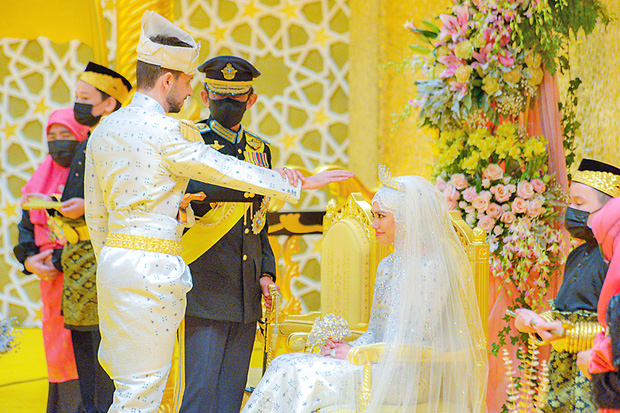 Siêu đám cưới 10 ngày, phủ đầy vàng và kim cương của công chúa hoàng gia giàu nhất thế giới - Ảnh 7.