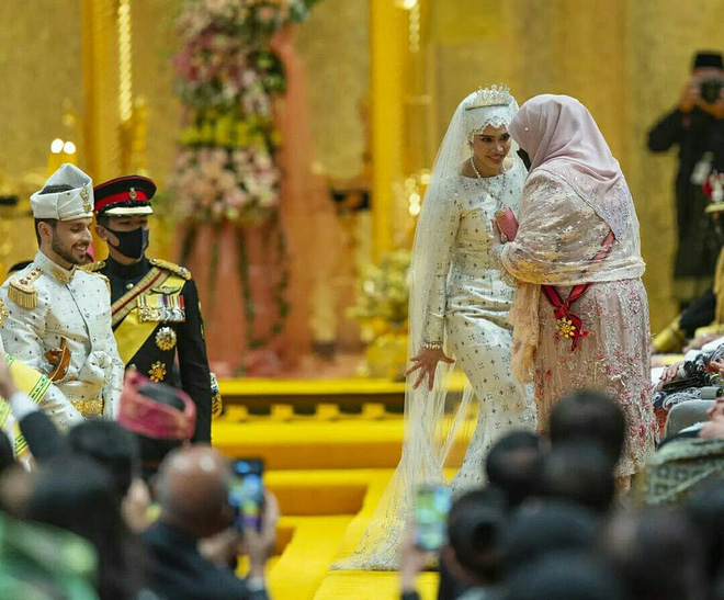 Siêu đám cưới 10 ngày, phủ đầy vàng và kim cương của công chúa hoàng gia giàu nhất thế giới - Ảnh 8.