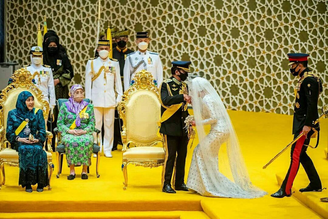 Siêu đám cưới 10 ngày, phủ đầy vàng và kim cương của công chúa hoàng gia giàu nhất thế giới - Ảnh 9.