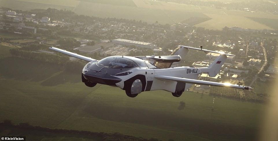 Ô tô bay không còn là truyện viễn tưởng: Chiếc AirCar này có thể cất cánh trong 3 phút - Ảnh 2.