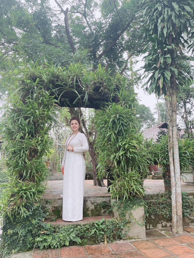 Vợ cũ vua cà phê Đặng Lê Nguyên Vũ khoe nhan sắc tuổi 48, một chi tiết cực teen bị dân mạng tóm ngay phút mốt - Ảnh 2.