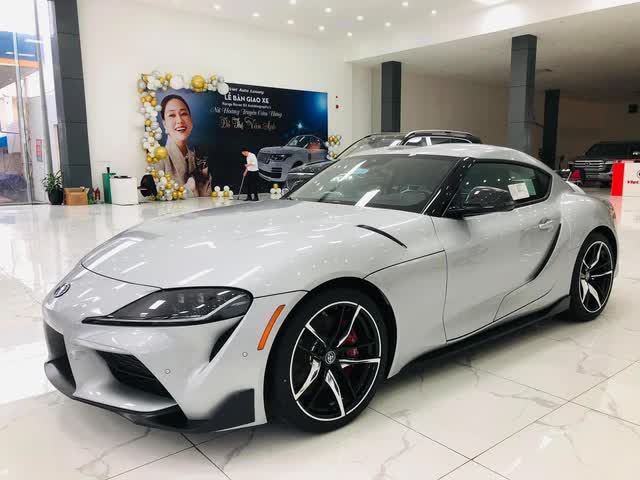 Toyota Supra 2021 đã về đại lý với ngoại thất bóng bẩy, hé lộ nguyên nhân bị bỏ rơi suốt nhiều tháng - Ảnh 1.