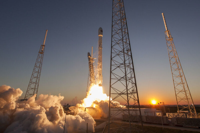  Tên lửa nặng 4 tấn của SpaceX chuẩn bị va chạm với Mặt Trăng ở tốc độ hơn 9.000 km/h  - Ảnh 1.
