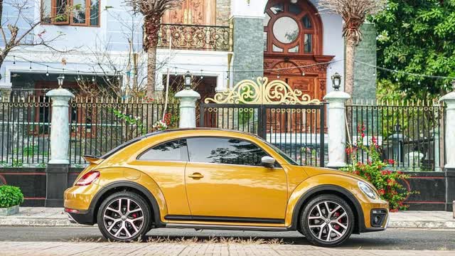 Hàng hiếm Volkswagen Beetle Dune được rao bán sau 5 năm tuổi với giá 1,4 tỷ đồng  - Ảnh 1.