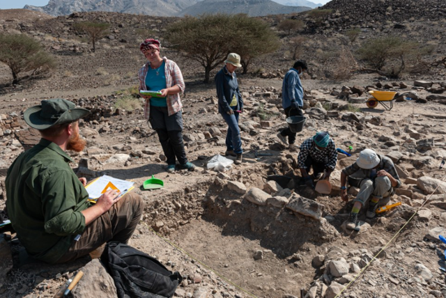 Các nhà khảo cổ khai quật được trò chơi ngàn năm tại Oman - Ảnh 3.
