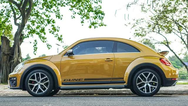 Hàng hiếm Volkswagen Beetle Dune được rao bán sau 5 năm tuổi với giá 1,4 tỷ đồng  - Ảnh 8.