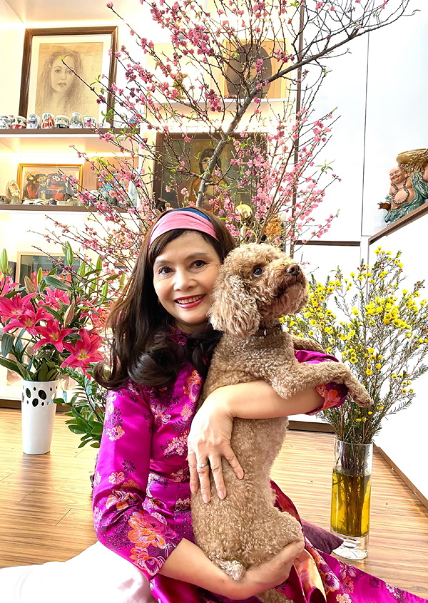 Tuổi xế chiều của NSND Minh Châu, bà Thường Bí thư tỉnh ủy: Trẻ đẹp và bình yên bên chú chó nhỏ - Ảnh 3.