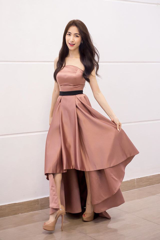 Phản ứng của Hoà Minzy khi bị Hoa hậu Diễm Dương lén quay đôi giày ăn gian chiều cao - Ảnh 5.