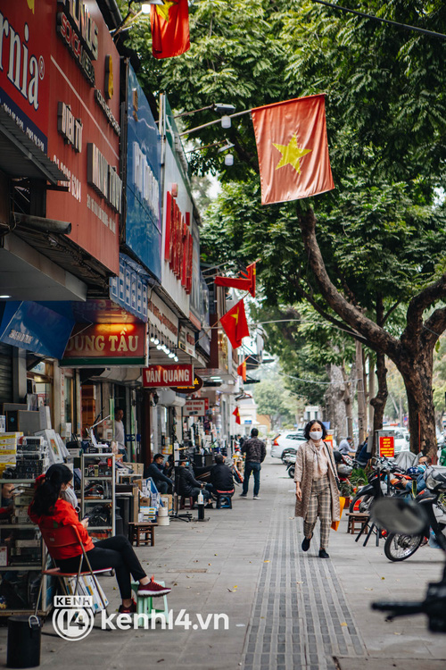 ẢNH: Cận cảnh 5 tuyến phố trung tâm Hà Nội cho phép kinh doanh trên vỉa hè - Ảnh 4.