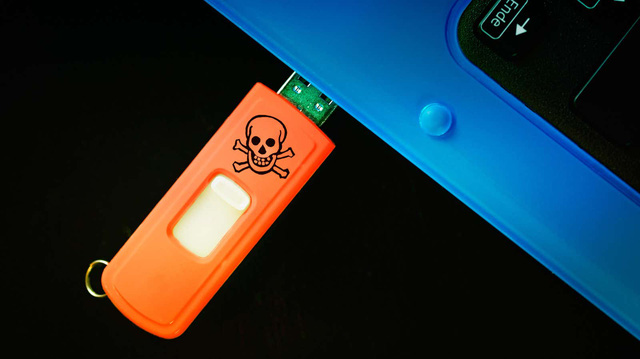 Hacker ngụy trang USB chứa mã độc thành quà tặng gửi đến nhiều công ty Mỹ - Ảnh 1.