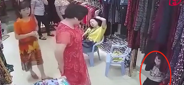 Bé trai làm 1 hành động khi bị bắt cóc, xem lại camera trích xuất mà cha mẹ nào cũng giật mình: Rất đáng học hỏi! - Ảnh 2.