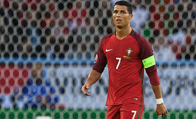 Ronaldo bị đánh bại ở giải thưởng quan trọng nhất từ FIFA - Ảnh 1.