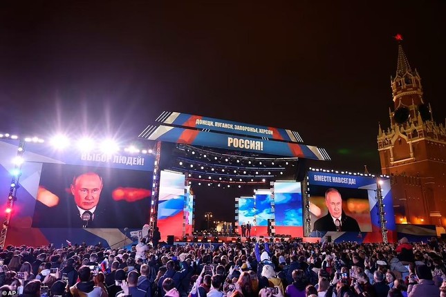 Tổng thống Putin phát biểu tại sự kiện chào mừng 4 vùng lãnh thổ mới sáp nhập Nga - Ảnh 2.