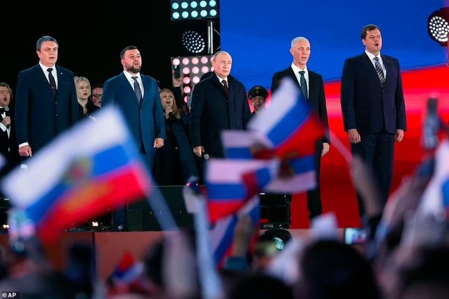 Tổng thống Putin phát biểu tại sự kiện chào mừng 4 vùng lãnh thổ mới sáp nhập Nga - Ảnh 7.