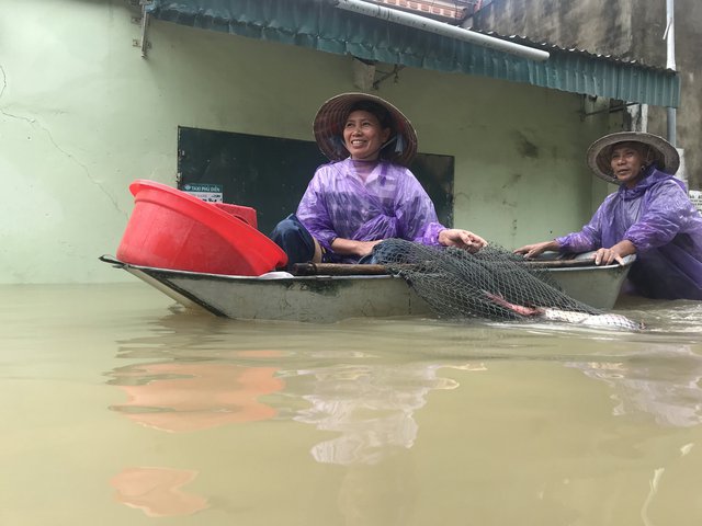 Lũ ở Nghệ An: Nước dâng nhanh quá, chúng tôi biết nhưng trở tay vẫn không kịp - Ảnh 19.