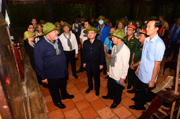 Thủ tướng Cuba thăm địa đạo Củ Chi - Ảnh 8.