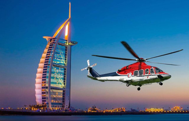  Những cách tiêu tiền điên rồ của đại gia Dubai: Đi trực thăng cho đỡ tắc đường, máy ATM nhả ra ... vàng  - Ảnh 1.