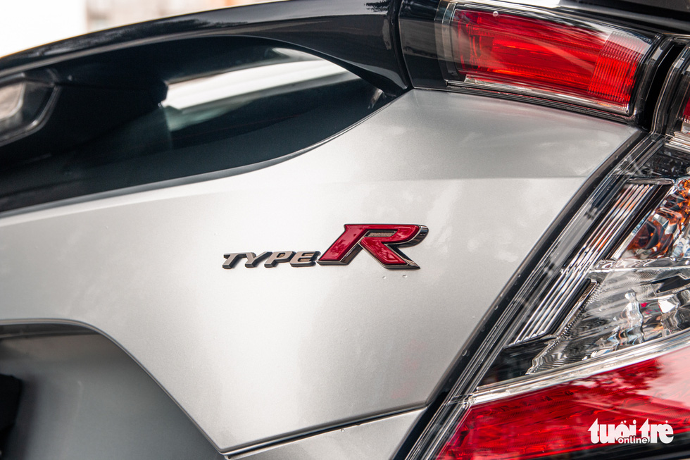Honda Civic Type R độc nhất Việt Nam của ông Đặng Lê Nguyên Vũ, giá khoảng 4 tỉ đồng - Ảnh 16. Honda Civic Type R độc nhất Việt Nam của ông Đặng Lê Nguyên Vũ, giá khoảng 4 tỉ đồng - Ảnh 16.