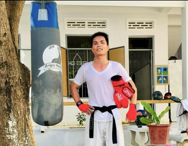 Thượng úy quân đội thi triển võ thuật, quật ngã tên trộm xe máy ở Nha Trang
