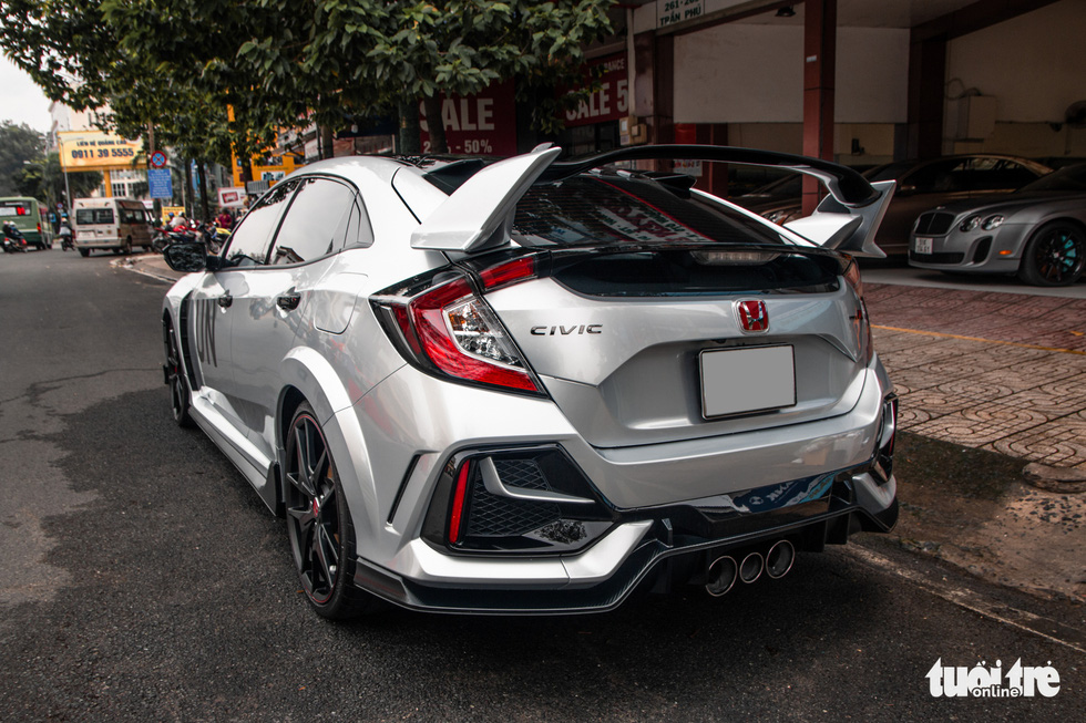 Honda Civic Type R độc nhất Việt Nam của ông Đặng Lê Nguyên Vũ, giá khoảng 4 tỉ đồng - Ảnh 7. Honda Civic Type R độc nhất Việt Nam của ông Đặng Lê Nguyên Vũ, giá khoảng 4 tỉ đồng - Ảnh 7.