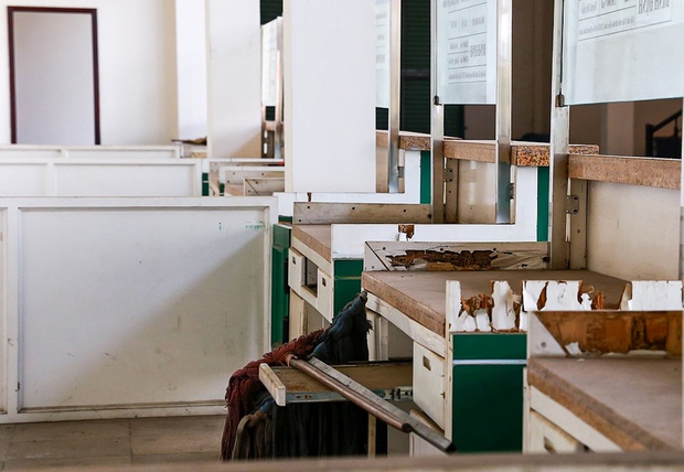 Khung cảnh bên trong bến xe bỏ hoang 10 năm ở Đà Nẵng, vừa bị ngân hàng rao bán để siết nợ - Ảnh 11. Khung cảnh bên trong bến xe bỏ hoang 10 năm ở Đà Nẵng, vừa bị ngân hàng rao bán để siết nợ - Ảnh 11.