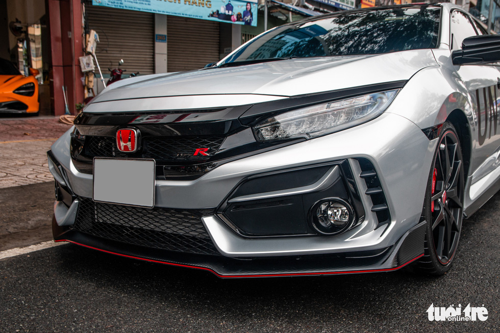 Honda Civic Type R độc nhất Việt Nam của ông Đặng Lê Nguyên Vũ, giá khoảng 4 tỉ đồng - Ảnh 5. Honda Civic Type R độc nhất Việt Nam của ông Đặng Lê Nguyên Vũ, giá khoảng 4 tỉ đồng - Ảnh 5.