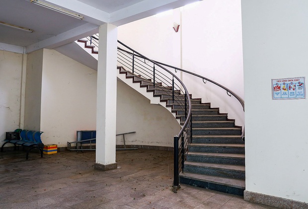 Khung cảnh bên trong bến xe bỏ hoang 10 năm ở Đà Nẵng, vừa bị ngân hàng rao bán để siết nợ - Ảnh 9. Khung cảnh bên trong bến xe bỏ hoang 10 năm ở Đà Nẵng, vừa bị ngân hàng rao bán để siết nợ - Ảnh 9.