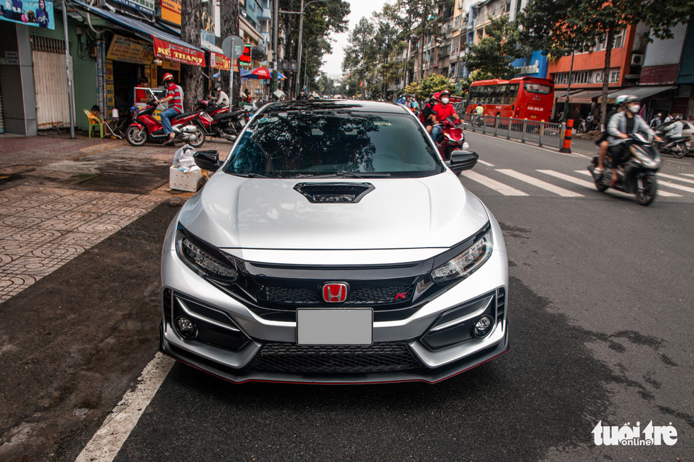 Honda Civic Type R độc nhất Việt Nam của ông Đặng Lê Nguyên Vũ, giá khoảng 4 tỉ đồng - Ảnh 3. Honda Civic Type R độc nhất Việt Nam của ông Đặng Lê Nguyên Vũ, giá khoảng 4 tỉ đồng - Ảnh 3.