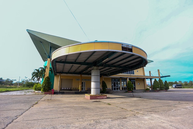 Khung cảnh bên trong bến xe bỏ hoang 10 năm ở Đà Nẵng, vừa bị ngân hàng rao bán để siết nợ - Ảnh 6. Khung cảnh bên trong bến xe bỏ hoang 10 năm ở Đà Nẵng, vừa bị ngân hàng rao bán để siết nợ - Ảnh 6.