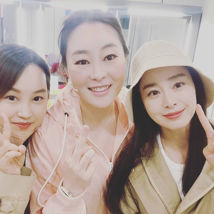 Kim Tae Hee lần đầu lộ diện sau tin Bi Rain ngoại tình: Nhan sắc thành tâm điểm! - Ảnh 2.