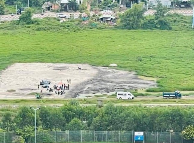 Phát hiện bộ xương người tại khu đất trống ở Bình Dương - Ảnh 1. Phát hiện bộ xương người tại khu đất trống ở Bình Dương - Ảnh 1.