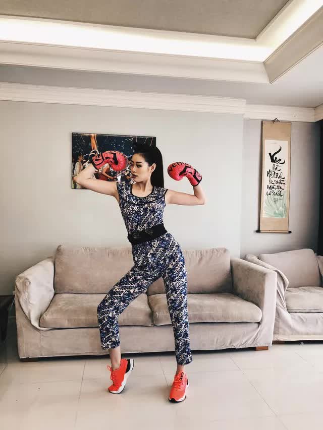 Hình ảnh có một không hai của các nàng Hậu: Thùy Tiên lầy lội, HHen Niê giản dị - Ảnh 7.