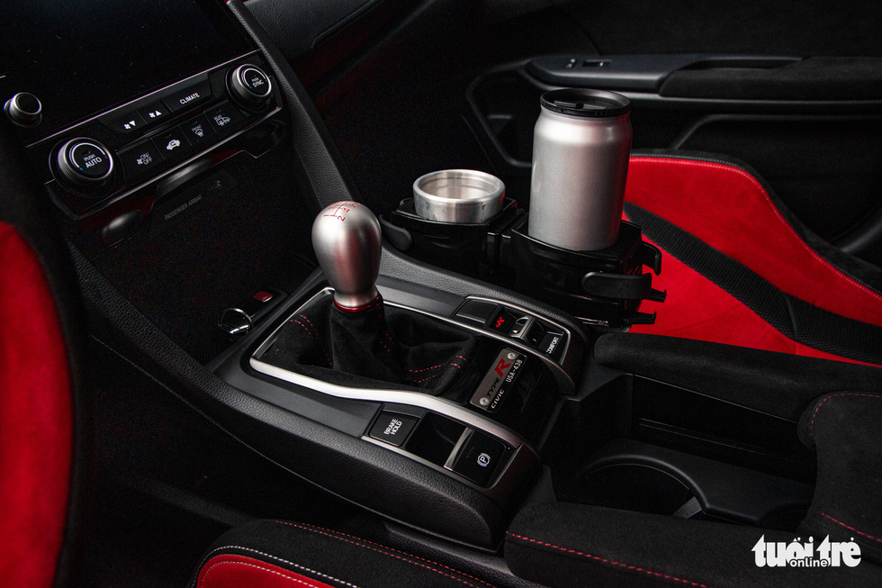 Honda Civic Type R độc nhất Việt Nam của ông Đặng Lê Nguyên Vũ, giá khoảng 4 tỉ đồng - Ảnh 11. Honda Civic Type R độc nhất Việt Nam của ông Đặng Lê Nguyên Vũ, giá khoảng 4 tỉ đồng - Ảnh 11.