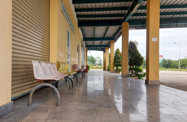 Khung cảnh bên trong bến xe bỏ hoang 10 năm ở Đà Nẵng, vừa bị ngân hàng rao bán để siết nợ - Ảnh 16. Khung cảnh bên trong bến xe bỏ hoang 10 năm ở Đà Nẵng, vừa bị ngân hàng rao bán để siết nợ - Ảnh 16.