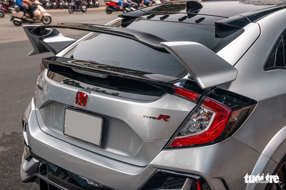 Honda Civic Type R độc nhất Việt Nam của ông Đặng Lê Nguyên Vũ, giá khoảng 4 tỉ đồng - Ảnh 9. Honda Civic Type R độc nhất Việt Nam của ông Đặng Lê Nguyên Vũ, giá khoảng 4 tỉ đồng - Ảnh 9.