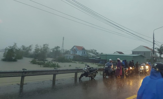 Cô giáo mầm non ở Quảng Nam bị nước lũ cuốn trôi trên đường về nhà - Ảnh 2.