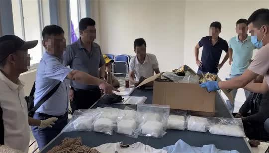 Bắt 2 đối tượng vận chuyển 30 kg ma túy vào TP HCM tiêu thụ