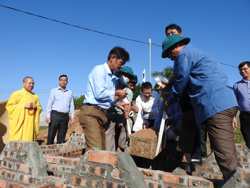 Huyện Mê Linh di dời nhiều phần mộ phục vụ giải phóng mặt bằng đường Vành đai 4 - Ảnh 3.