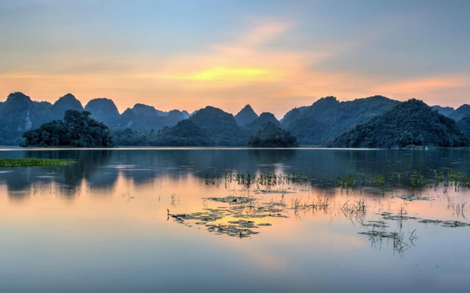 Những hồ nước đẹp ngay gần Hà Nội khiến du khách phải lòng - Ảnh 6.